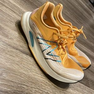 New Balance Fuelcell
Rebel V2 size 8